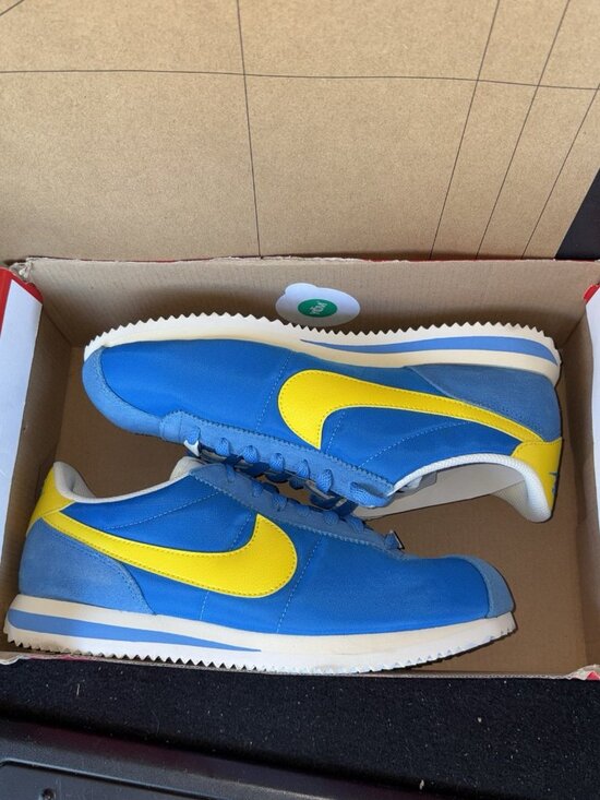 Athletic_Shoes